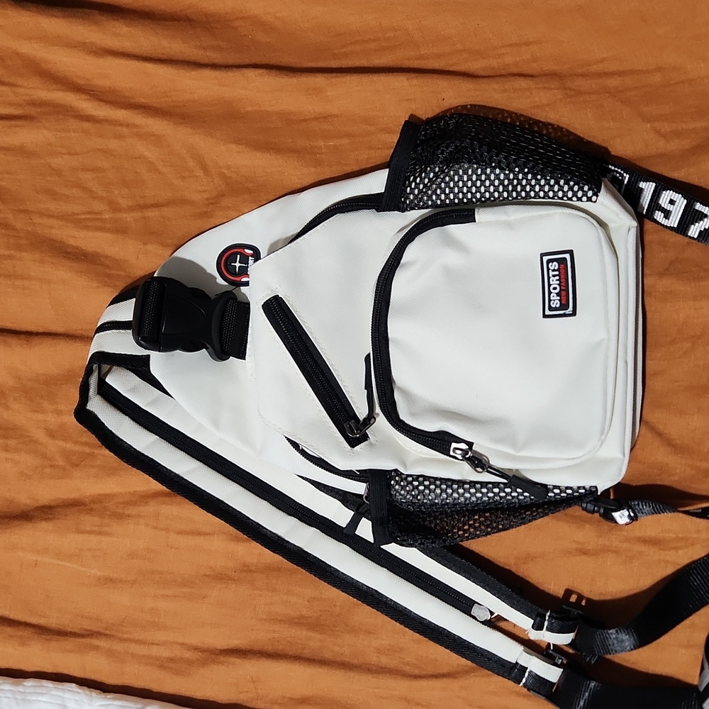WHITE SLING CROSSBODY BAG